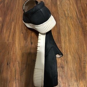 SOUL Naturalizer Women’s Size 10 Black Shoes With White Chinky Sole Comfy